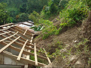 Jordskred har ramt huse i Murra.